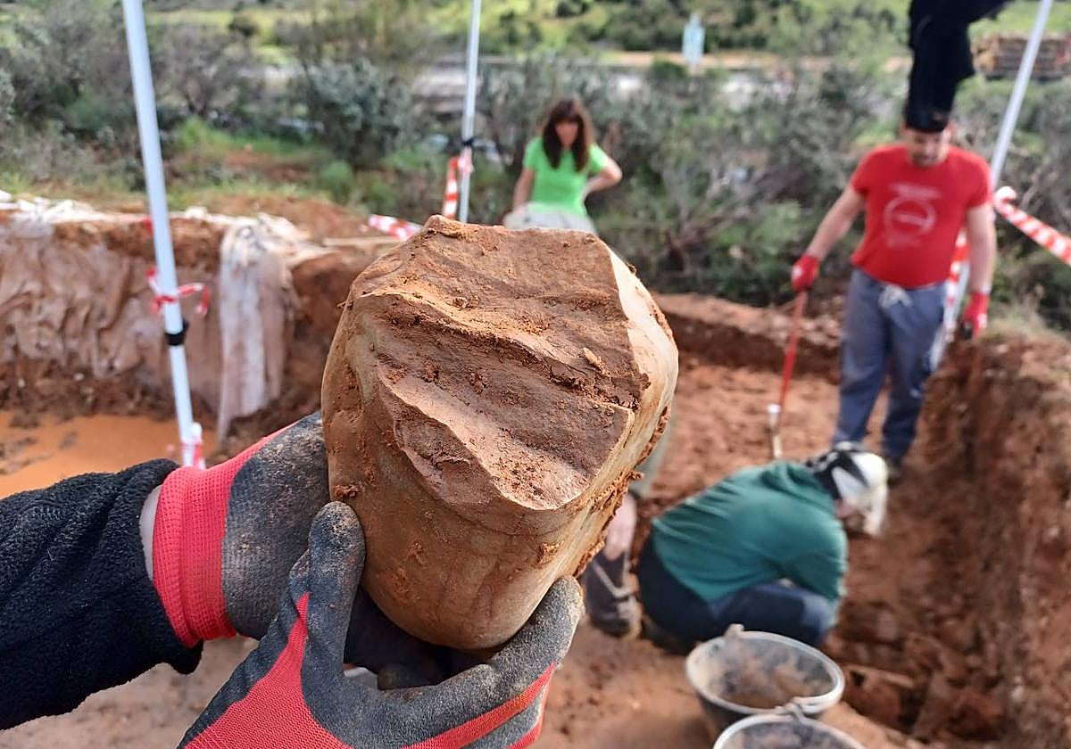 Núcleo de lasas de cuarcita encontrado en el yacimiento de La Revilla.