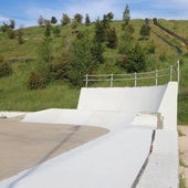 Los usuarios del skatepark de San Isidro avanzan en la reparación de la pista