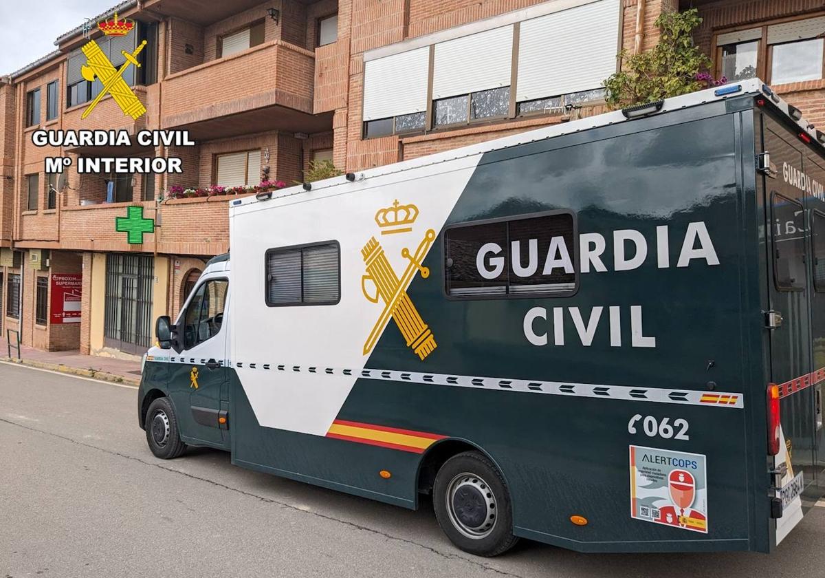 Imagen de la Guardia Civil que se trasladó a por las medicinas para el peregrino.