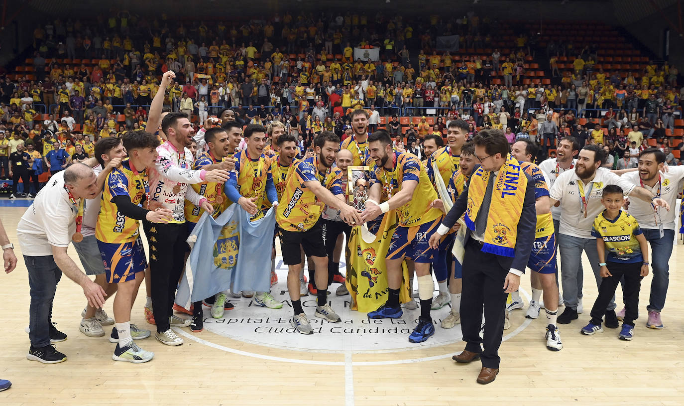 La final por el ascenso a Asobal, en imágenes