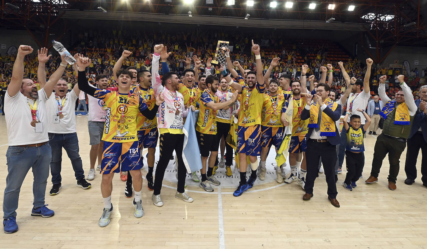 La final por el ascenso a Asobal, en imágenes