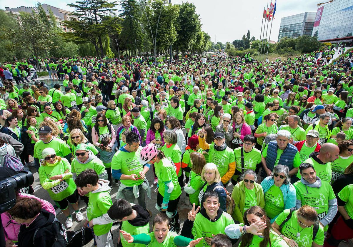 Participantes de la IV Marcha contra el Cáncer en Burgos.