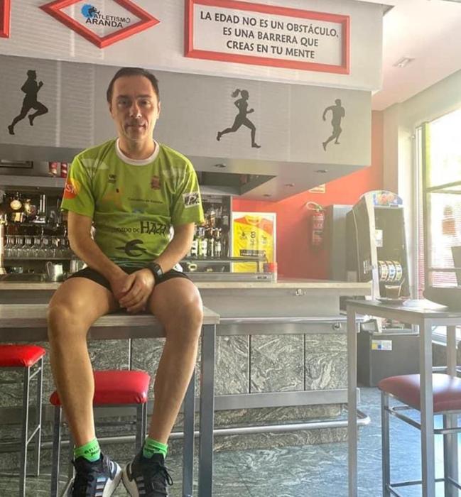 Sergio Calvo en su bar 'La Milla' de Aranda de Duero