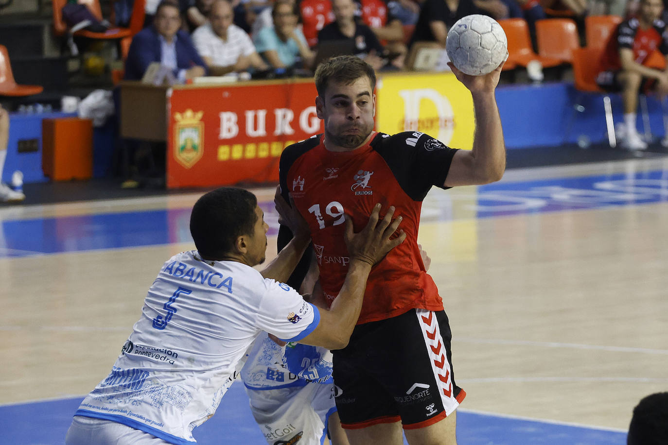 El partido del UBU San Pablo Burgos contra el Cangas, en imágenes