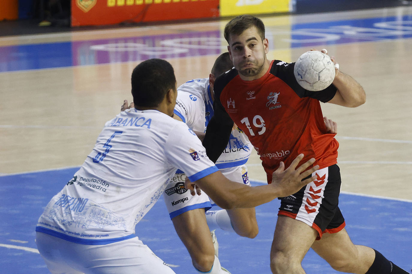 El partido del UBU San Pablo Burgos contra el Cangas, en imágenes