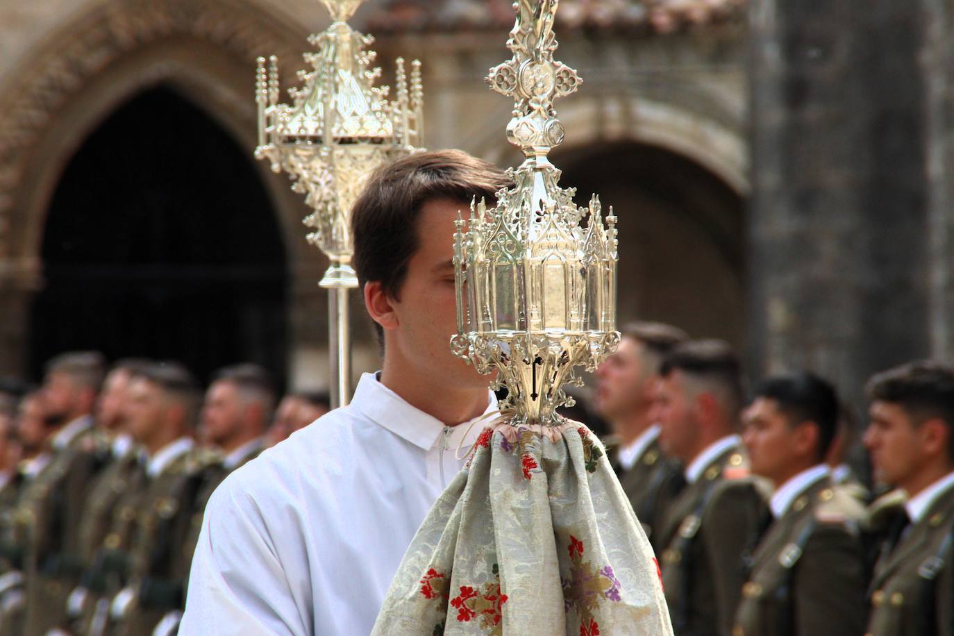 Así ha sido la procesión del Curpillos en el barrio de Las Huelgas