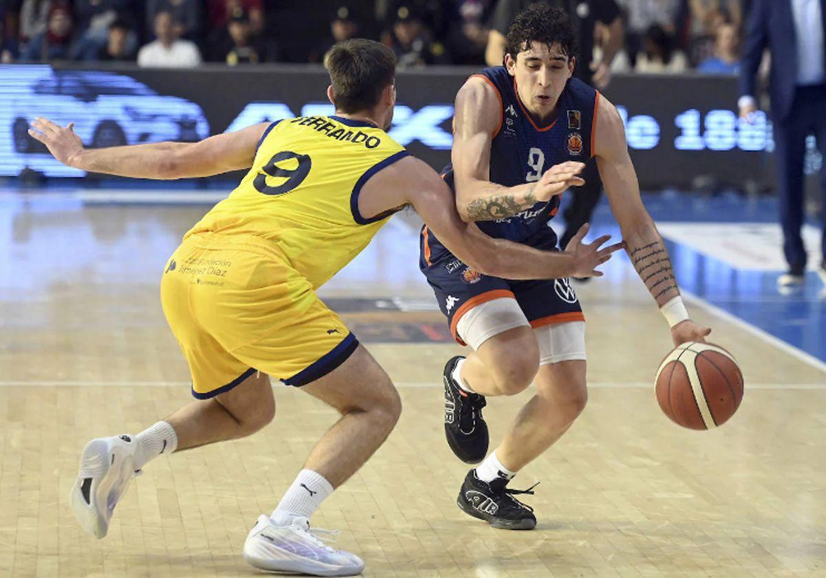 Imagen del encuentro que enfrentó al Estudiantes con Tizona Burgos, en El Plantío, en la temporada regular.