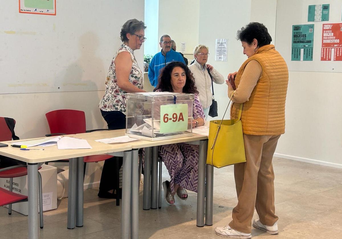 Colegio electoral en Burgos.