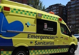 Imagen de archivo de una ambulancia en Burgos.