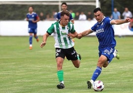 Bermejo, conduciendo un balón en un amistoso frente al Racing el verano pasado.