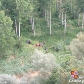 Rescatan a un hombre herido tras caerse de un árbol en la zona de Melgar