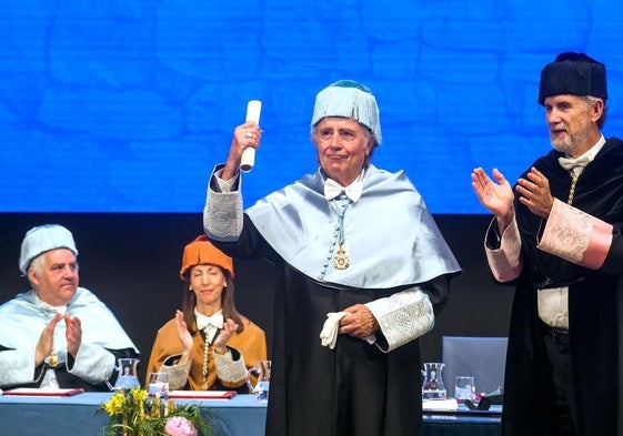 Investidura como doctor honoris causa por la Universidad de Burgos de Joan Manuel Serrat