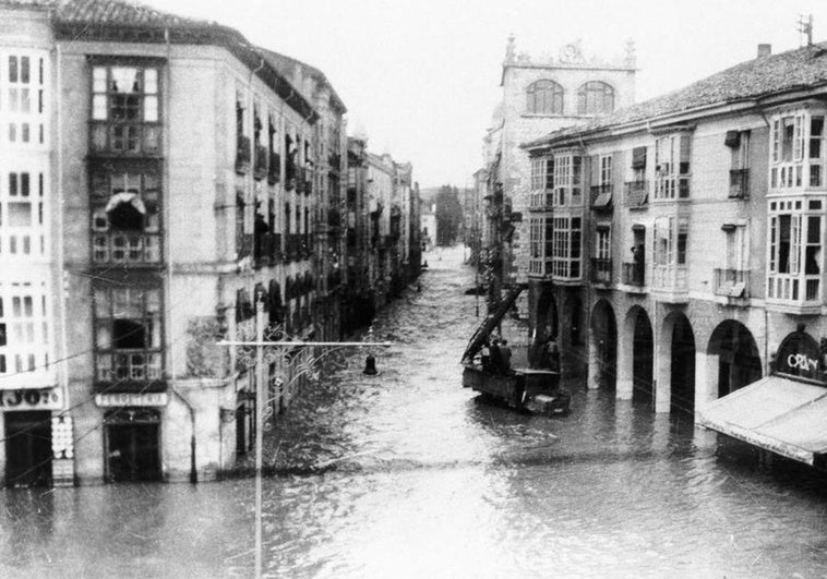 Calle Santander durante las inundaciones de 1930.