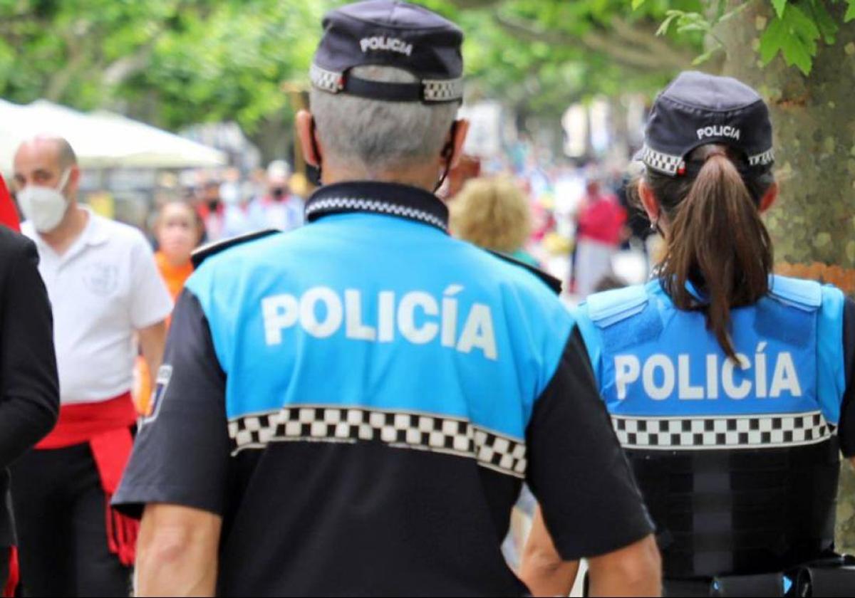 Policía Local junto con una vecina enfermera salvaron la vida al varón.