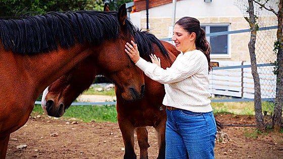 Caballos y perros protagonizan nuevas terapias desde el Burgos rural