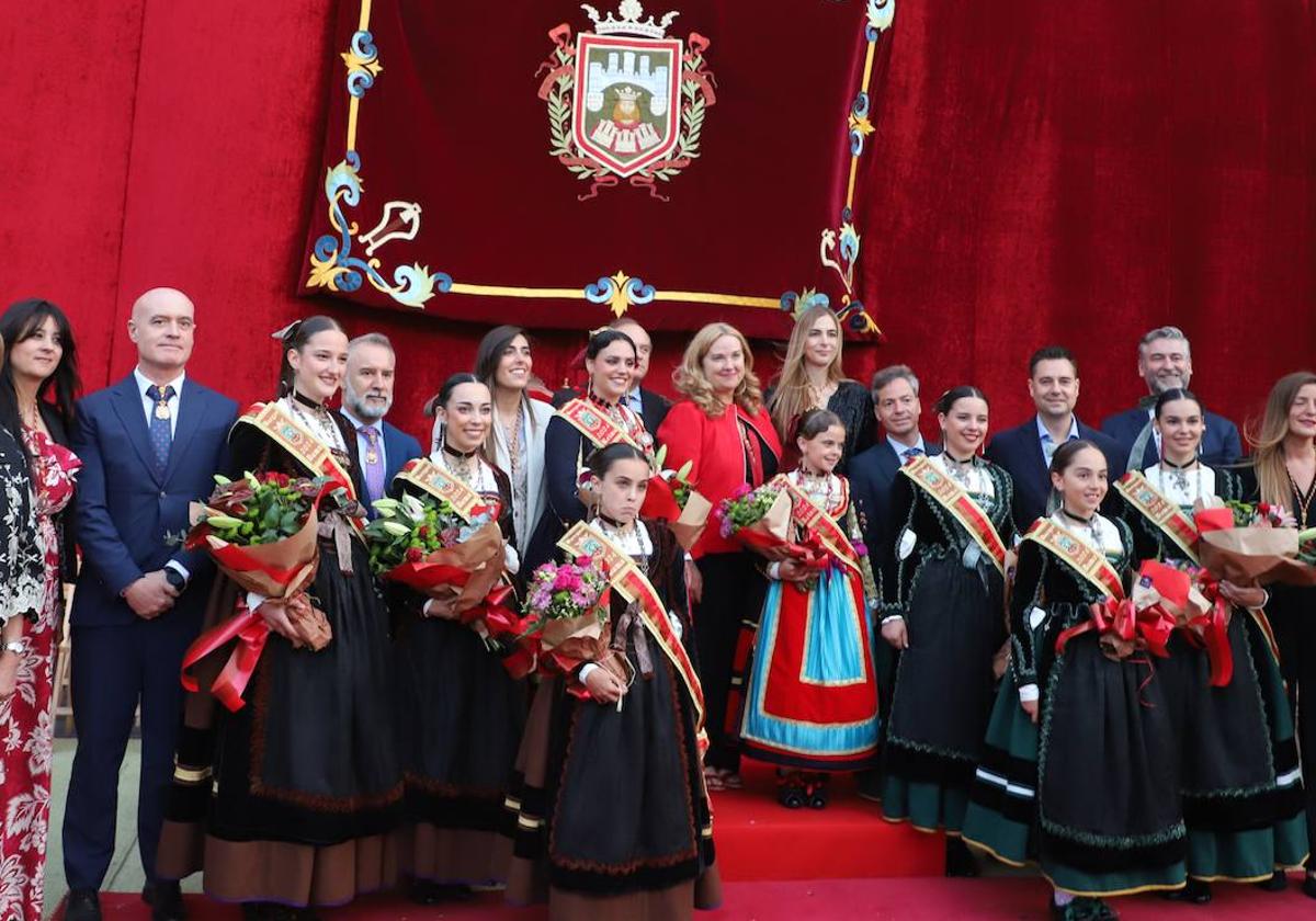 Un tuit de la alcaldesa sobre la Corte de Honor de los Sampedros ha desatado la polémica.