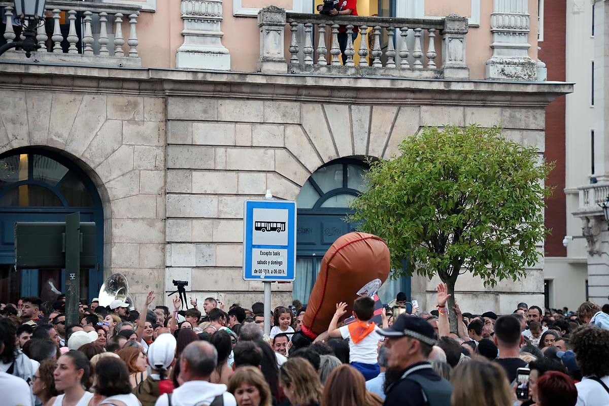 Carlos Sobera pone el pañuelo al Cid y los Bomberos la sorpresa