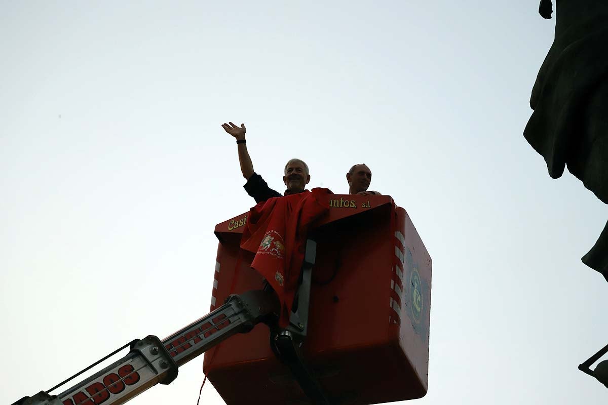 Carlos Sobera pone el pañuelo al Cid y los Bomberos la sorpresa