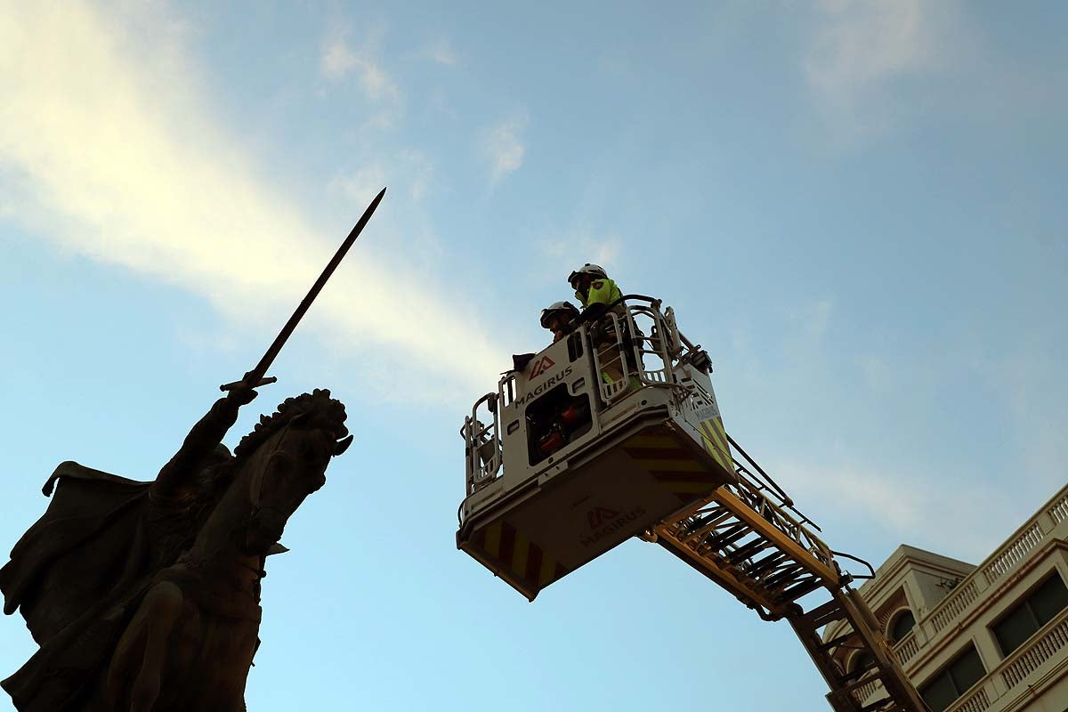 Carlos Sobera pone el pañuelo al Cid y los Bomberos la sorpresa