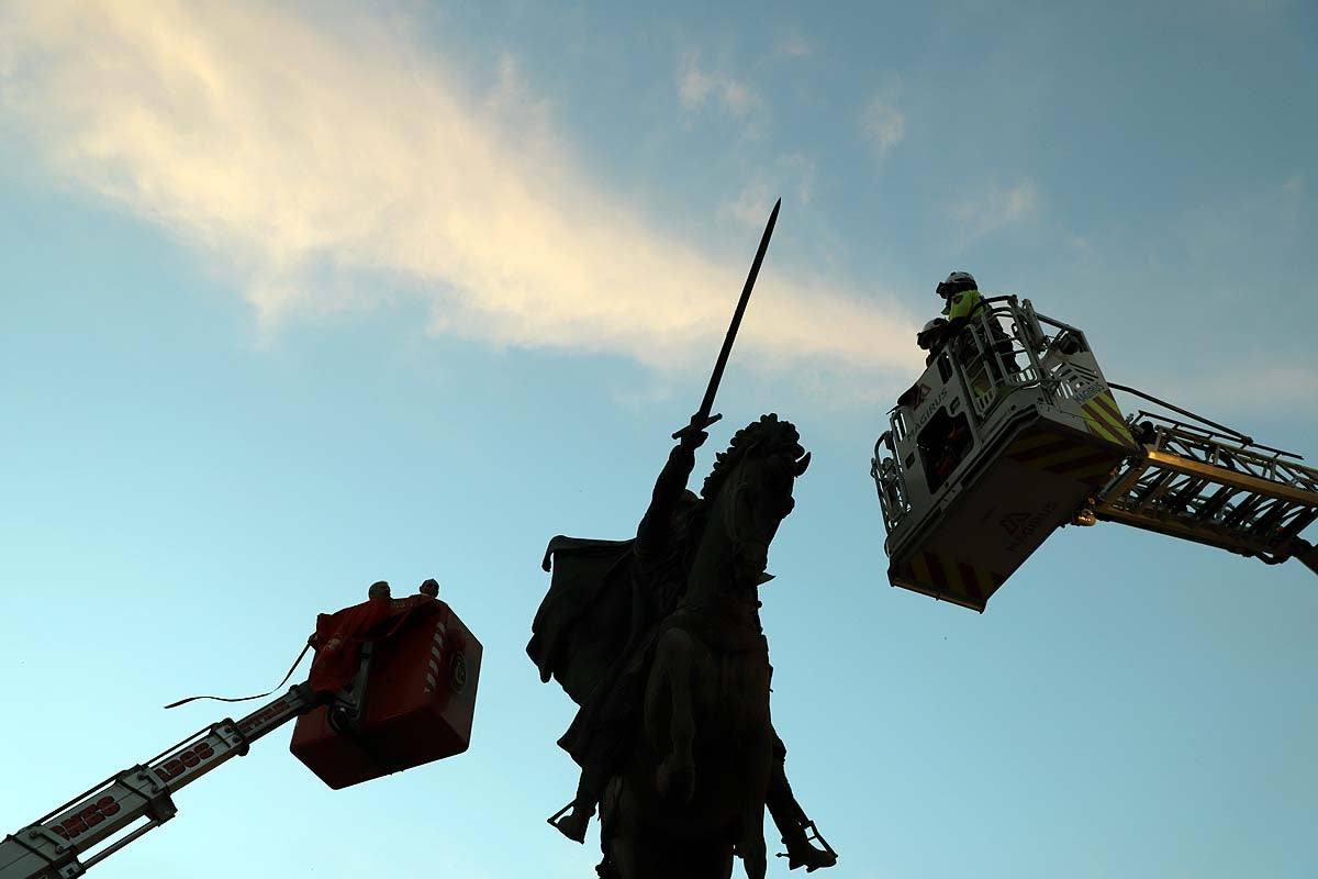 Carlos Sobera pone el pañuelo al Cid y los Bomberos la sorpresa