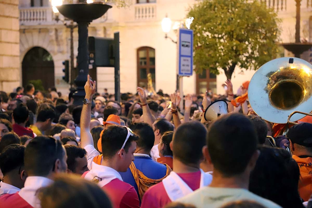 Carlos Sobera pone el pañuelo al Cid y los Bomberos la sorpresa