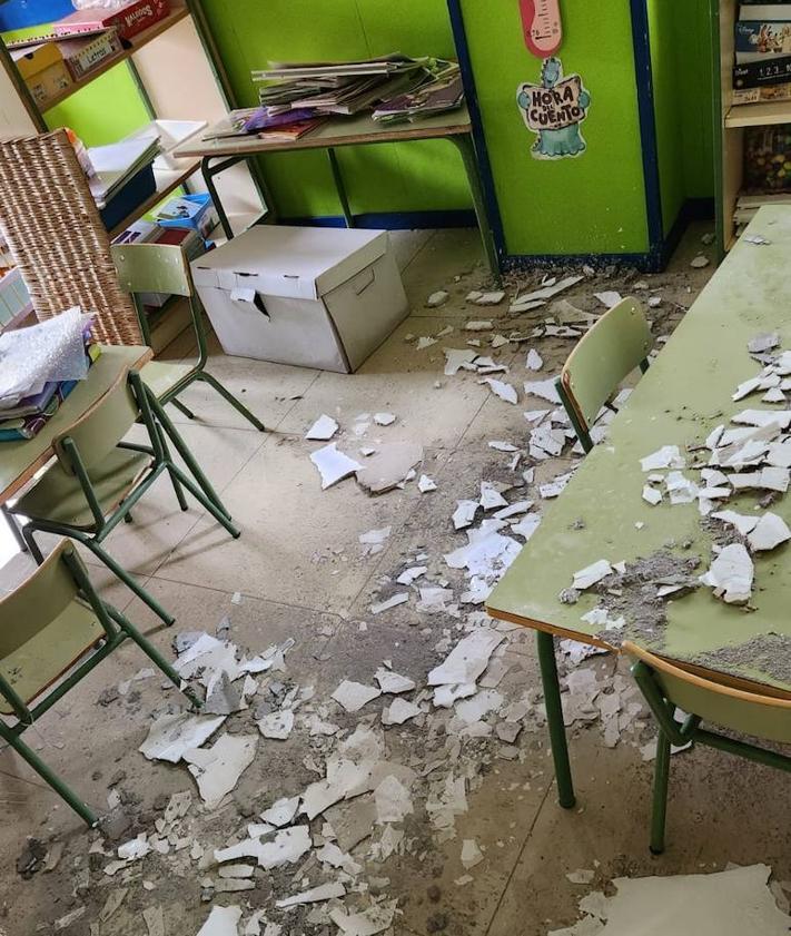 Imagen secundaria 2 - La tromba de agua provoca el derrumbe del techo de cuatro aulas de un colegio de Burgos