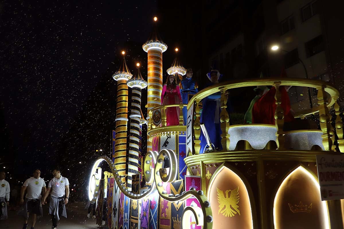 Conoce las carrozas que han animado la Cabalgata nocturna de Sampedros