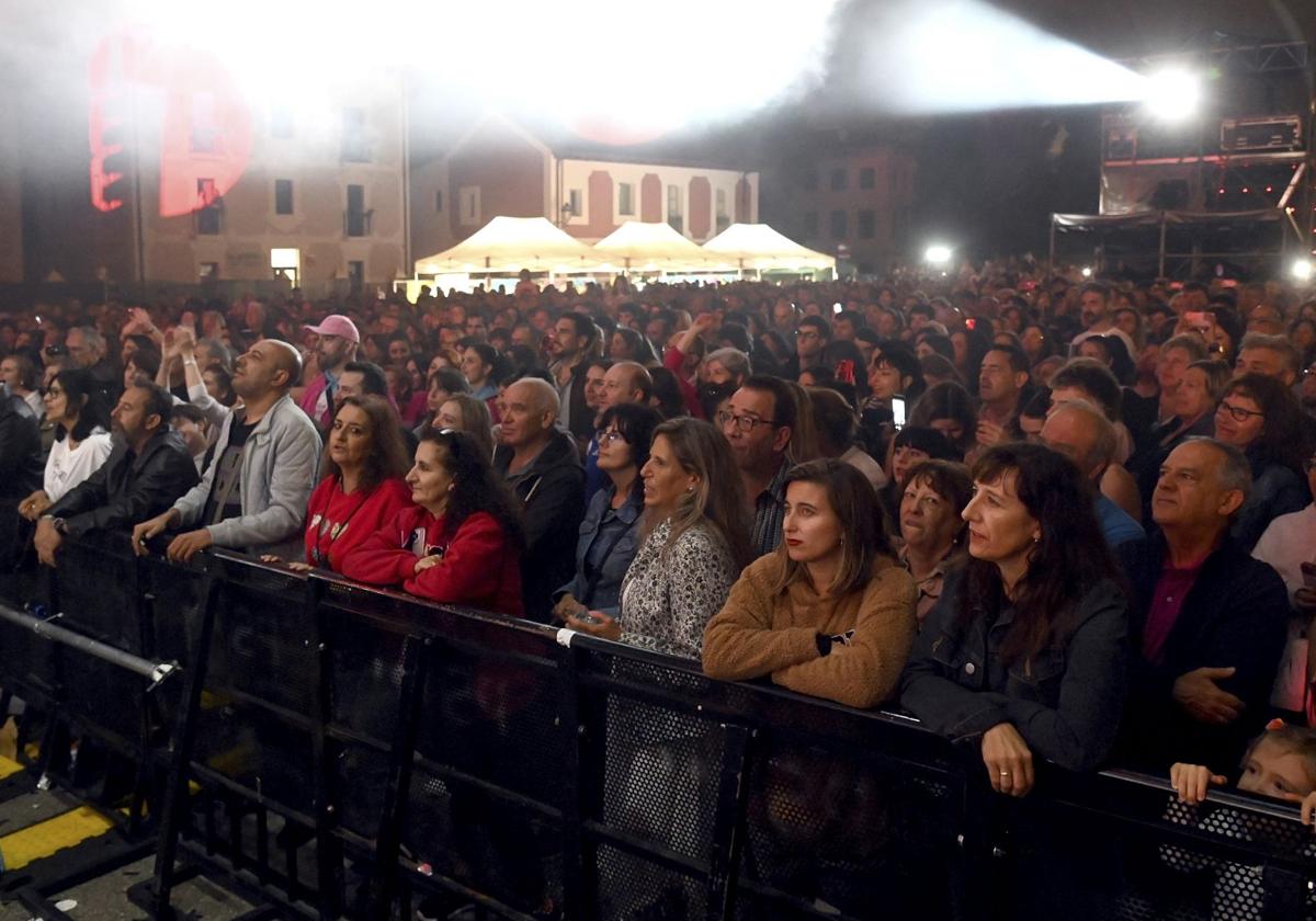 Concierto de los Sampedros en el escenario Céntrico.