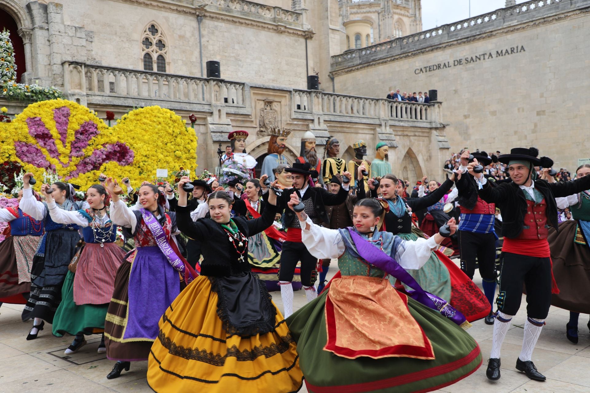 Así ha sido la Ofrenda Floral de los Sampedros en Burgos