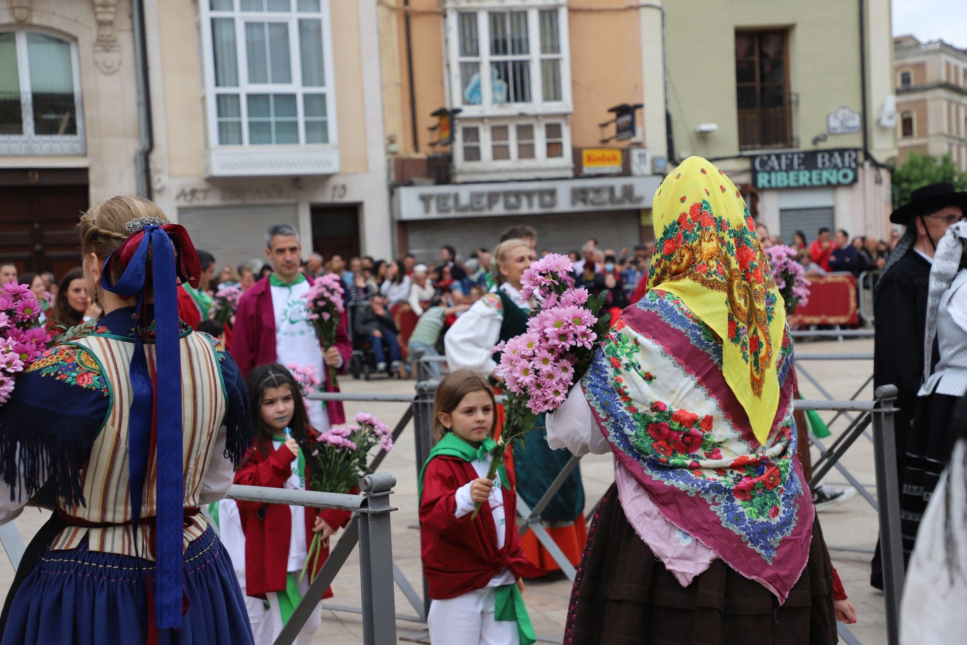 Así ha sido la Ofrenda Floral de los Sampedros en Burgos