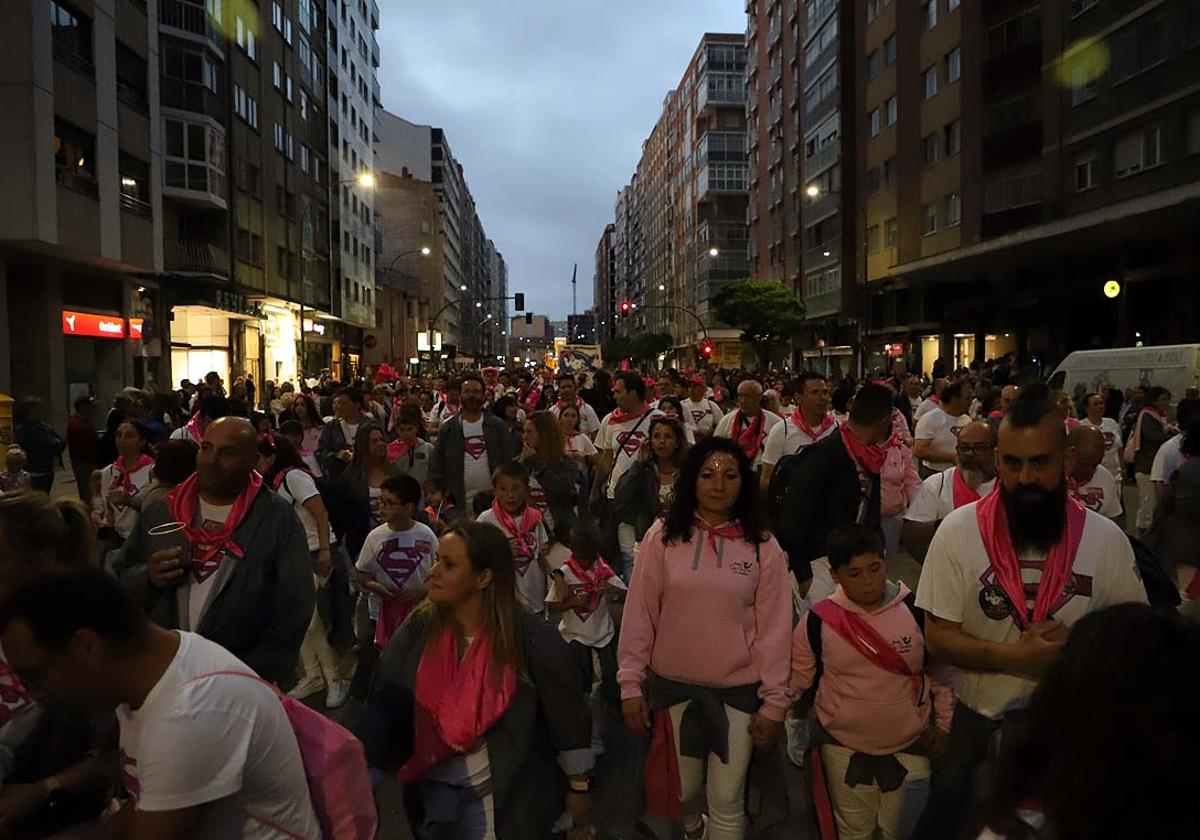 Las peñas ponen el ritmo al desfile de Sampedros