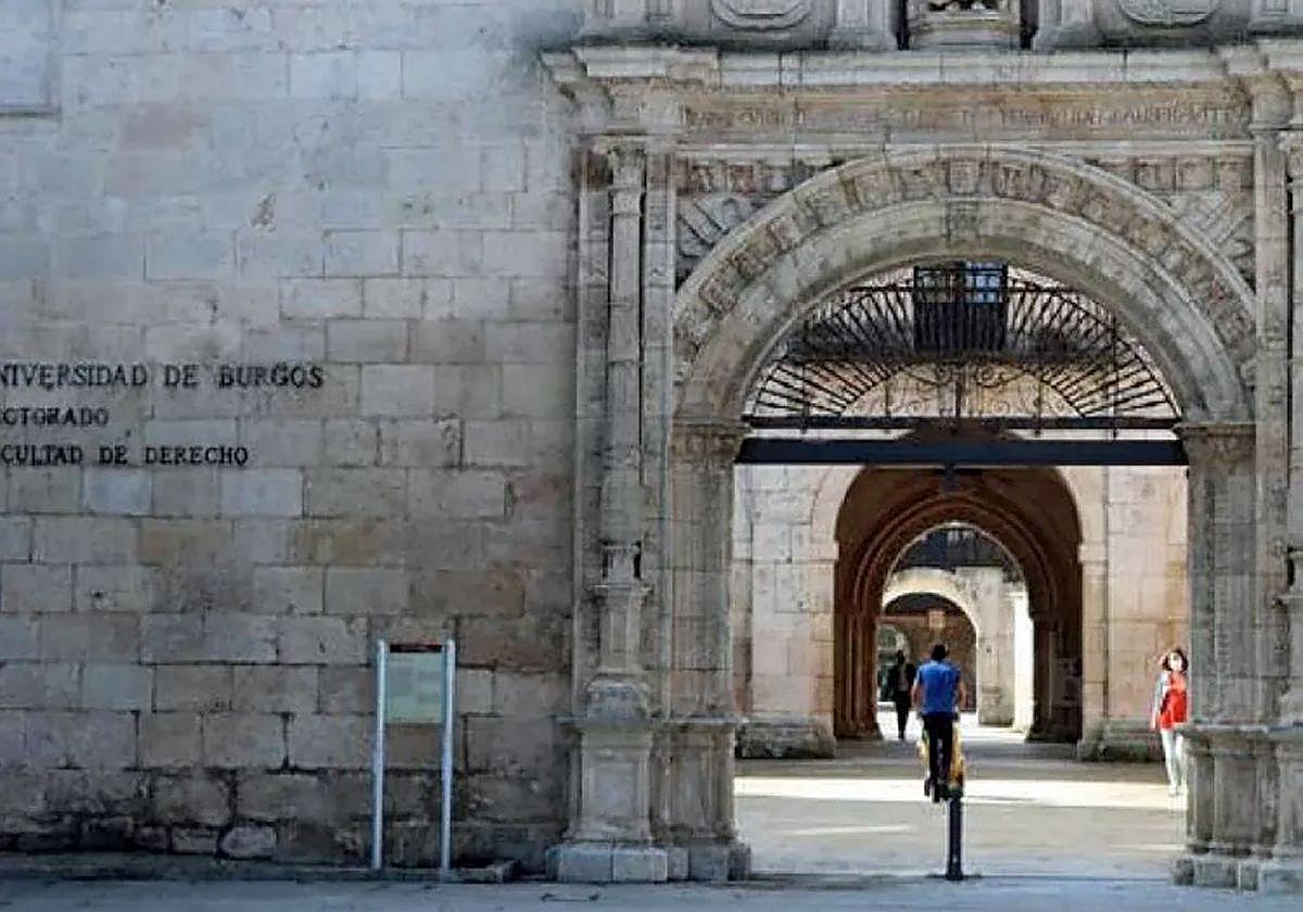Entrada al Hospital del Rey, sede de la UBU.
