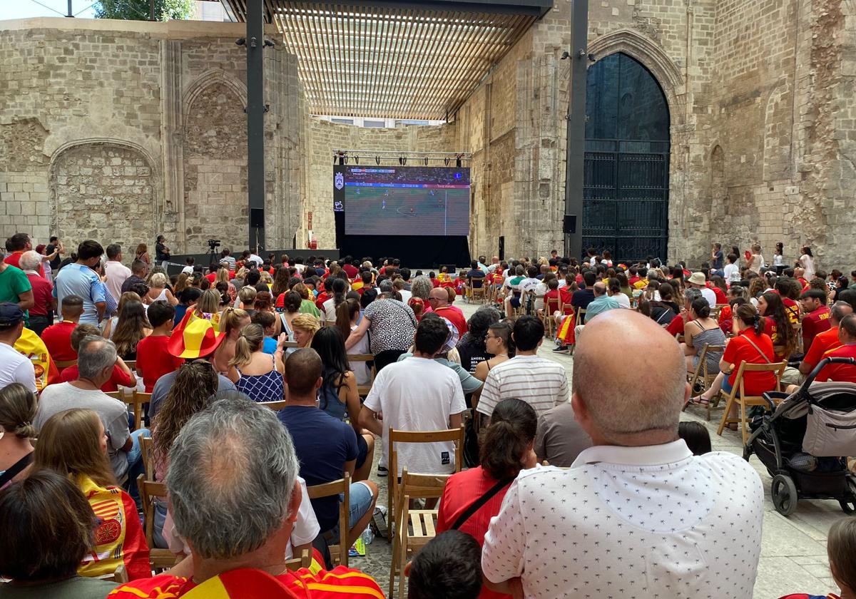 Pantalla gigante para la final del Mundial de fútbol femenino de 2023.