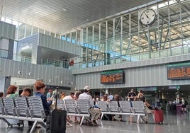 Esperas en la estación Rosa Manzano de Burgos.