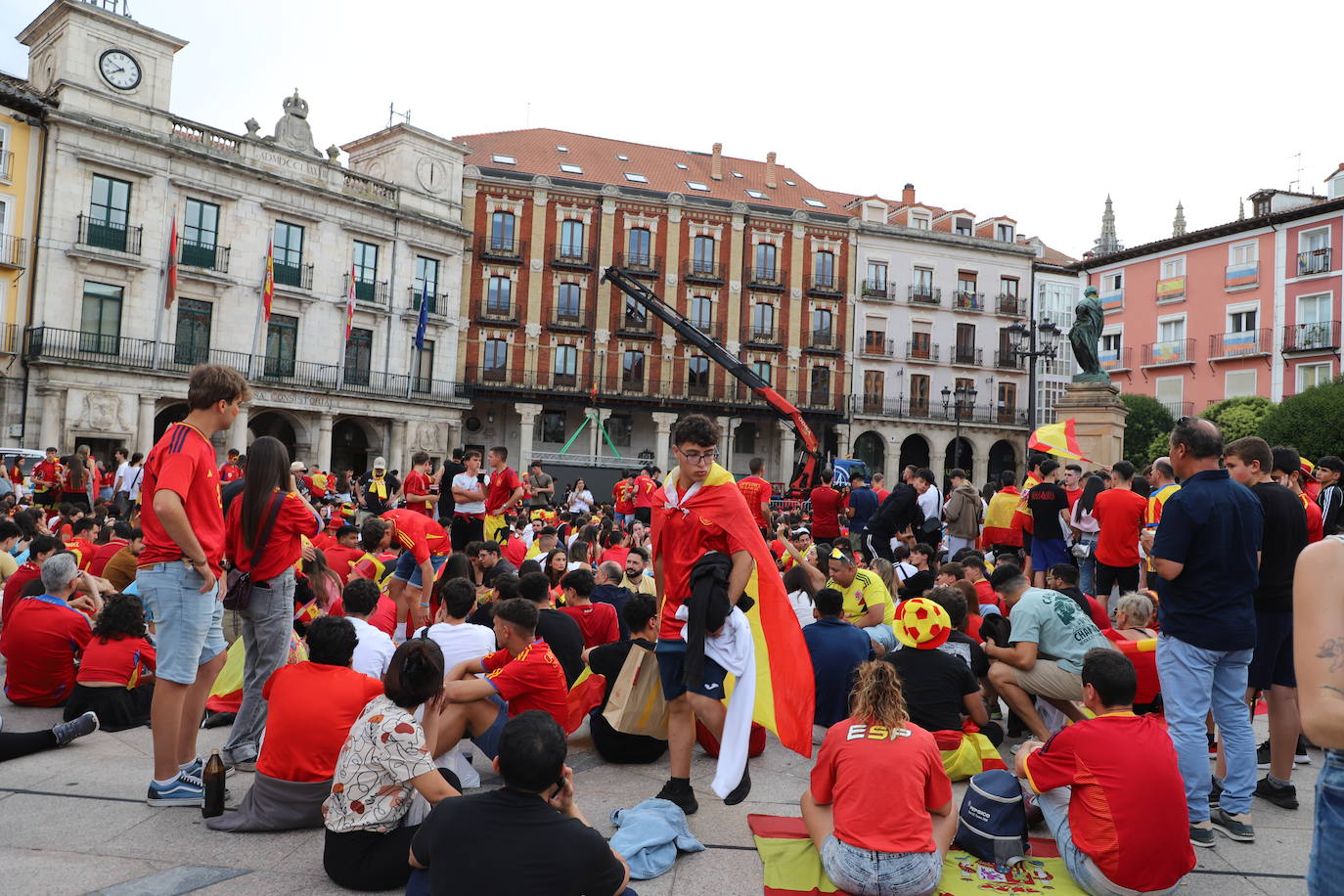 Las imágenes de cientos de burgaleses apoyando a La Roja en la final de la Eurocopa