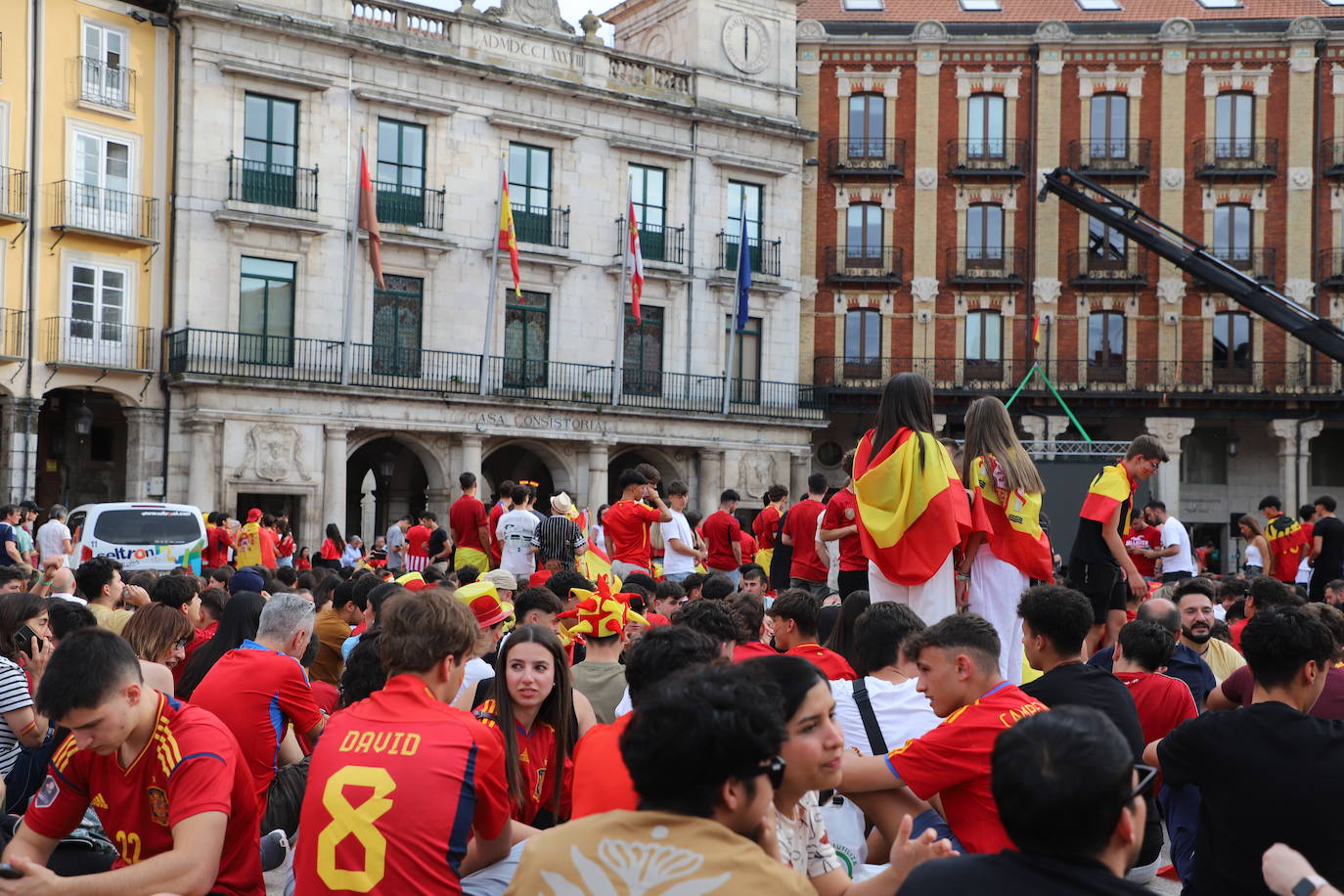 Las imágenes de cientos de burgaleses apoyando a La Roja en la final de la Eurocopa