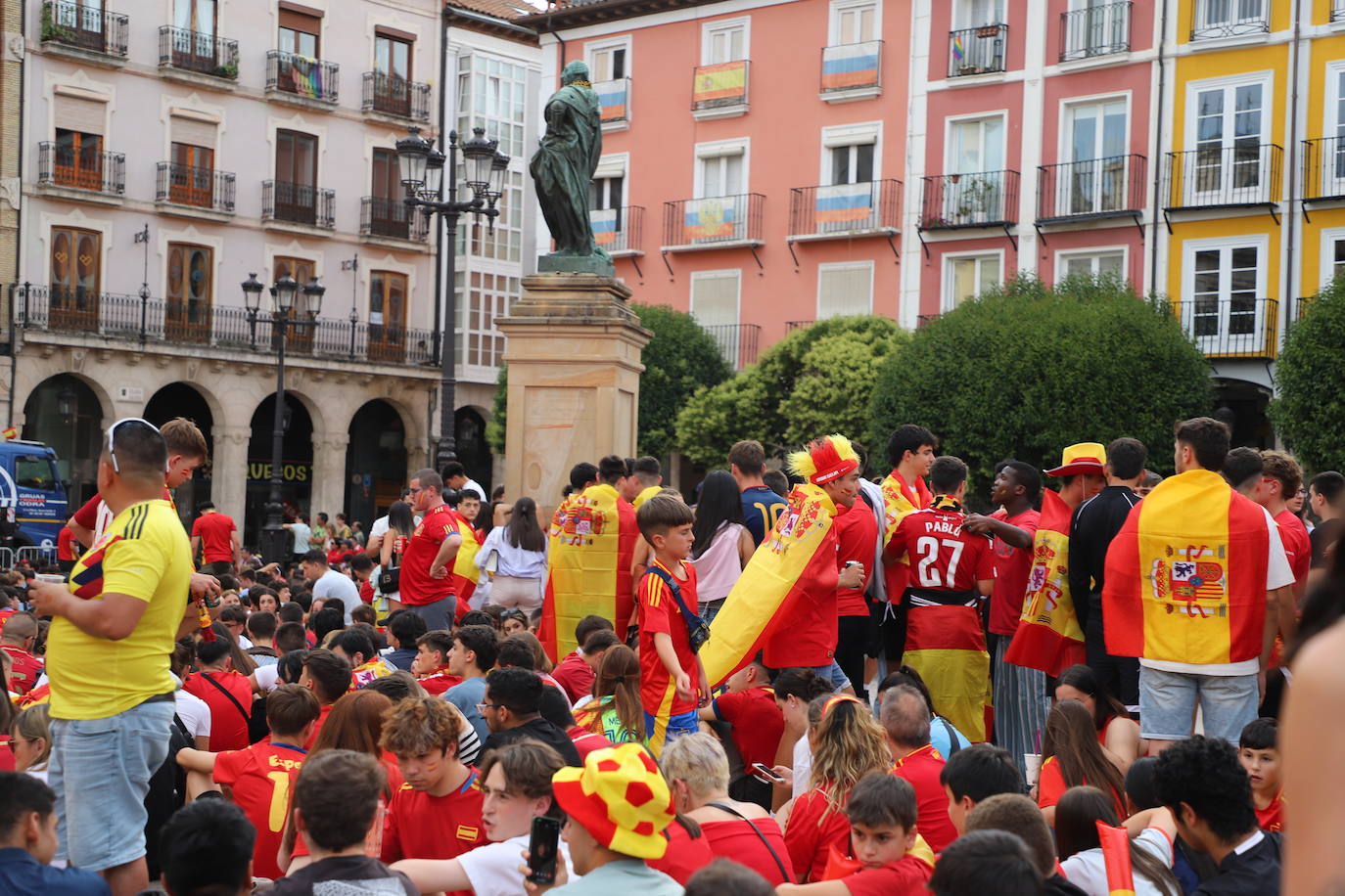 Las imágenes de cientos de burgaleses apoyando a La Roja en la final de la Eurocopa