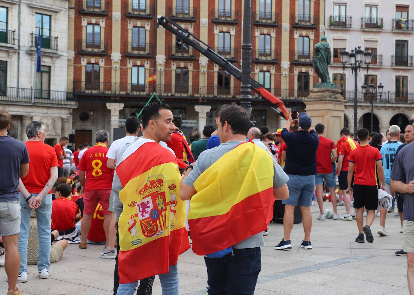 Las imágenes de cientos de burgaleses apoyando a La Roja en la final de la Eurocopa