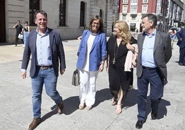 En el centro, Carmen Fúnez, vicesecretaria de Organización del PP con la alcaldesa de Burgos, con Cristina Ayala.