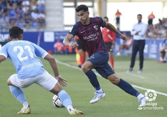 Florian Miguel, con la camiseta del Huesca.