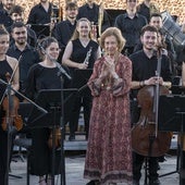 Doña Sofía se rinde ante la historia, la música y la evolución en Atapuerca
