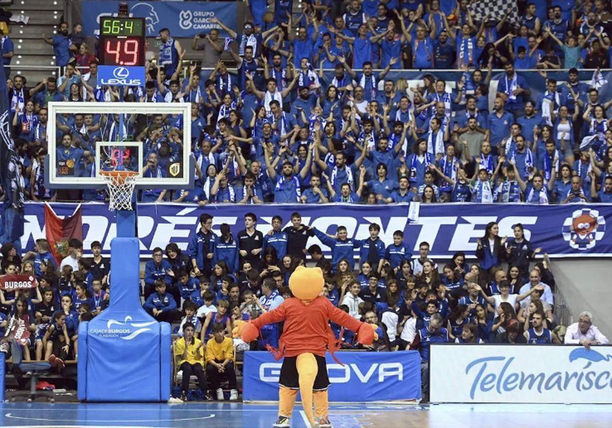 Aficiondos del San Pablo Burgos en el Coliseum.