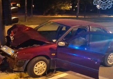 Herido un hombre al chocar su turismo con un semáforo en Burgos