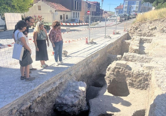 Restos medievales aparecidos en las obras de la calle San Esteban de Burgos.