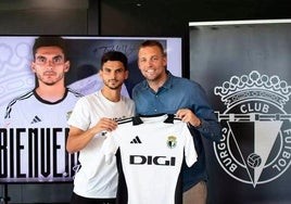 Florian Miguel, junto a Michu durante su presentación oficial.