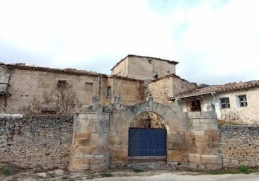 A la venta un palacio histórico con torreón en un pueblo de Burgos