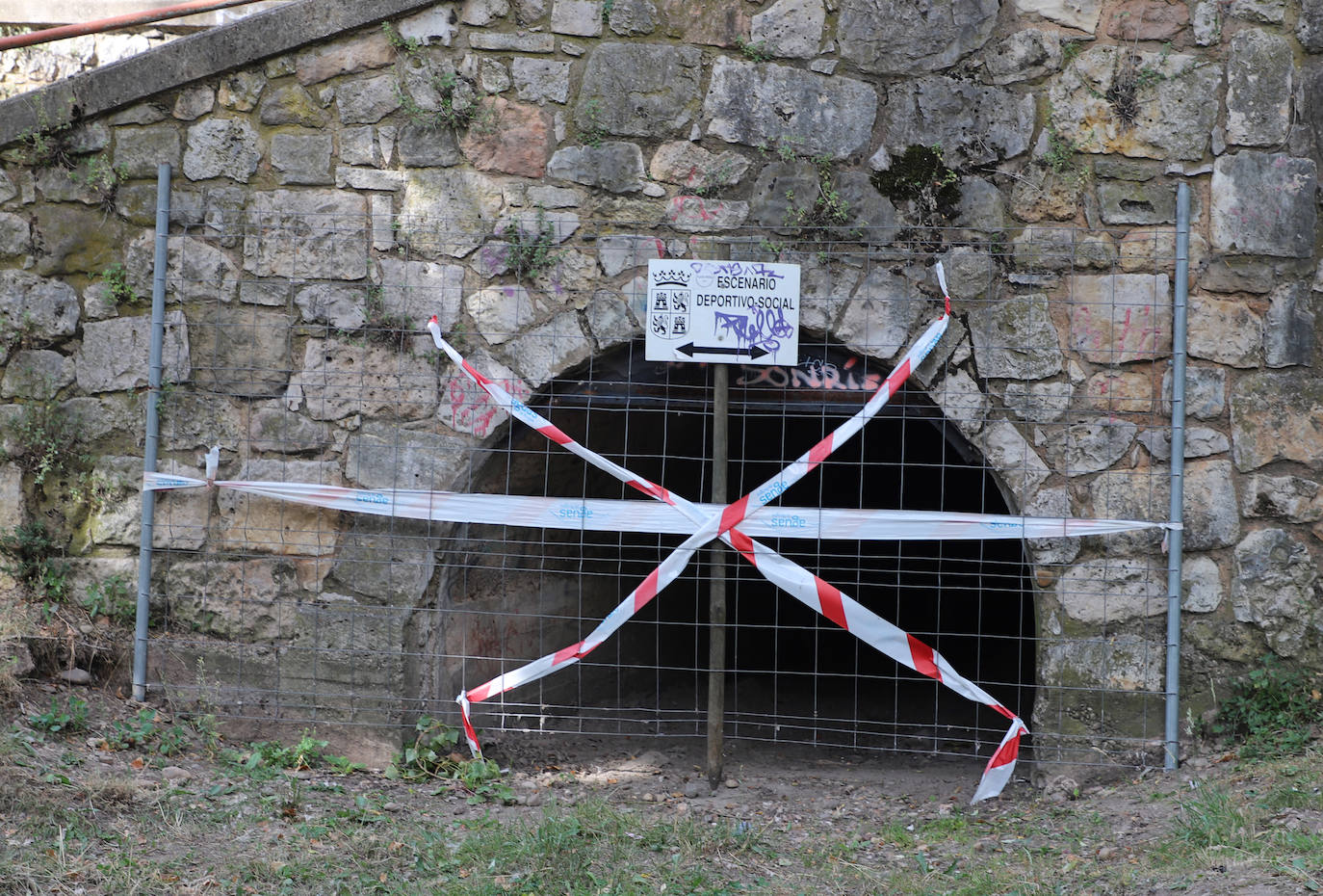 La basura se acumula en la ribera del Arlanzón en Burgos