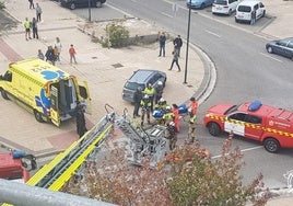 Imagen de archivo de una intervención de los Bomberos de Burgos en un accidente laboral en la capital.