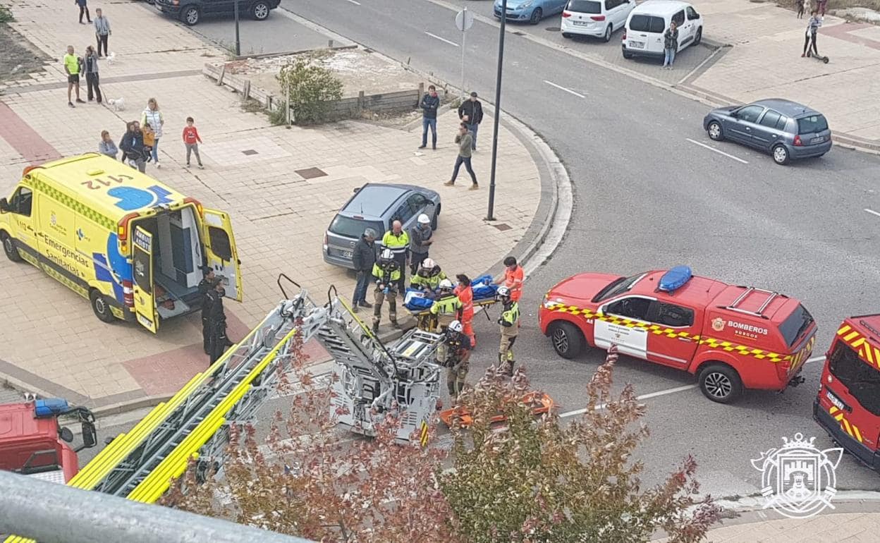 Imagen de archivo de una intervención de los Bomberos de Burgos en un accidente laboral en la capital.