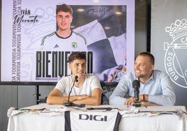 Iván Morante en su presentación, junto al director deportivo del Burgos CF Miguel Pérez Cuesta 'Mi chu'.